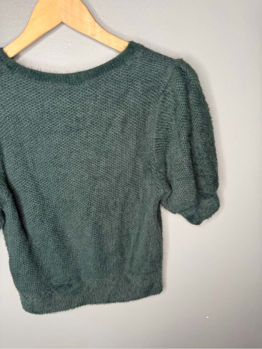 Abercrombie & Fitch Soft A&F Eyelash Soft Knit Puff Sleeve Sweater Top - Picture 7 of 8